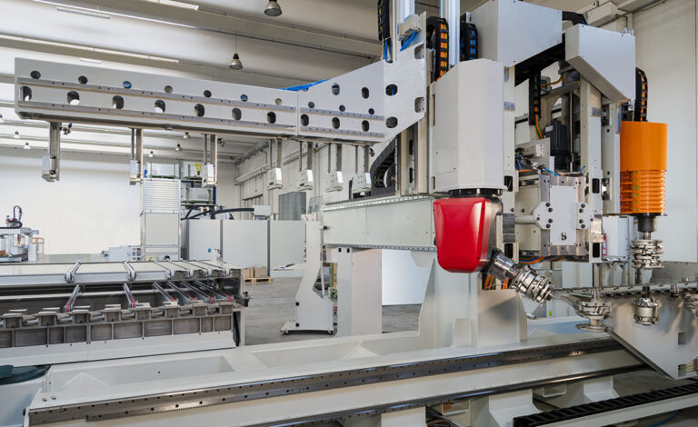 Woodpecker: the CNC machining centres by Saomad